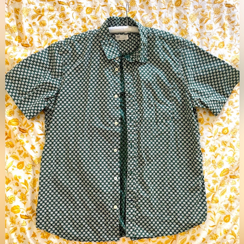 Gap Men’s Flower Print Button Down